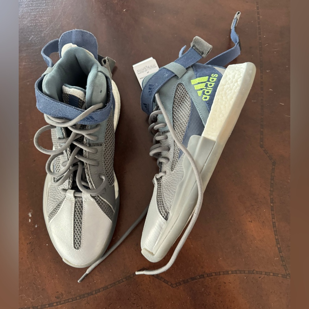 ✨SALE✨ Adidas high top sneakers ✨SALE✨